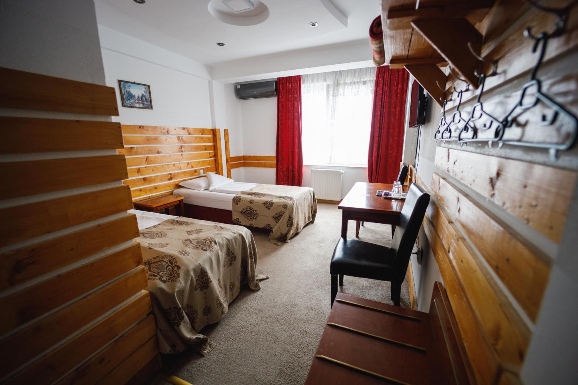 Pensiunea Meteora Suceava Ngoại thất bức ảnh