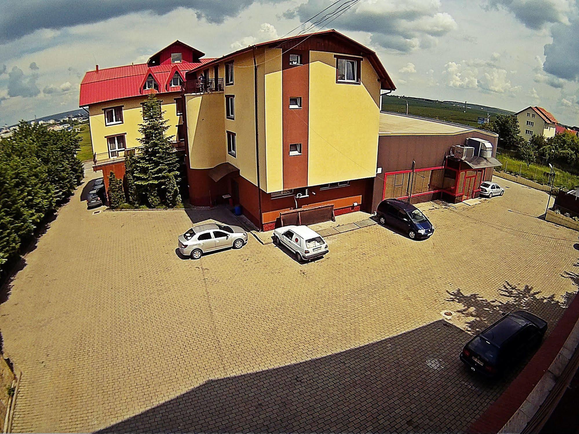 Pensiunea Meteora Suceava Ngoại thất bức ảnh